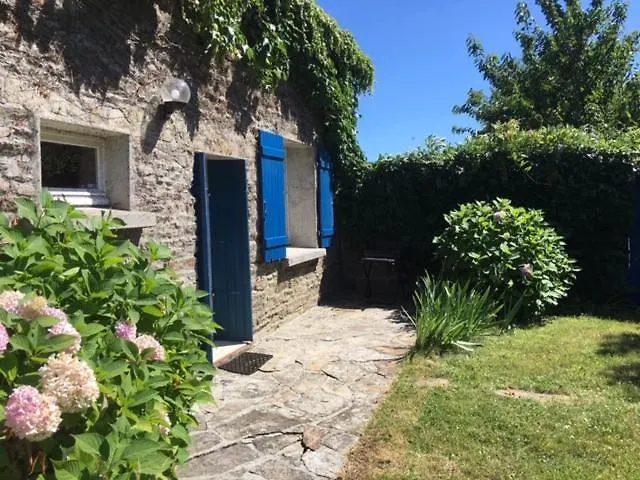 Holiday home Adorable Penty En Pierres En Bord De Mer Treogat
