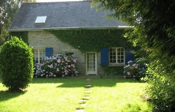 Adorable Penty En Pierres En Bord De Mer Treogat 0*,  France